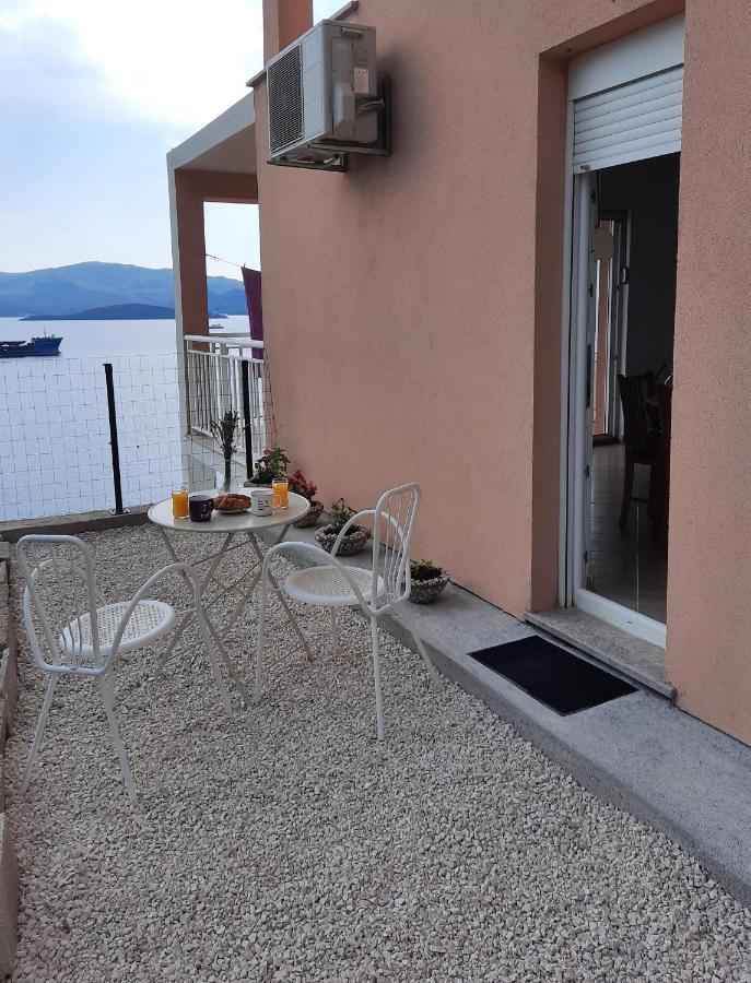 Bella Vista Apartment Komarna Exterior photo